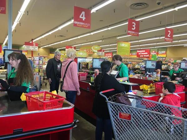 Navigating the World of Discount Grocery Shopping